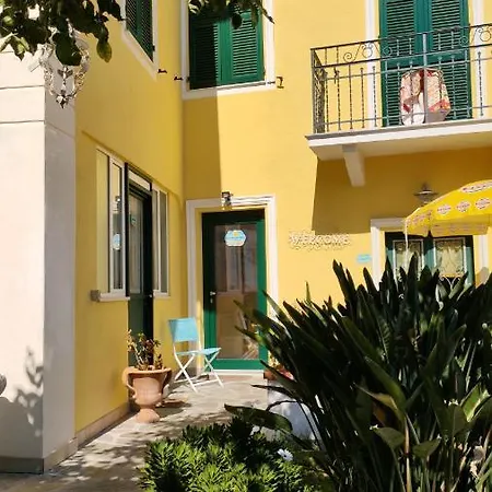 בית הארחה La Casa Del Sole 3*