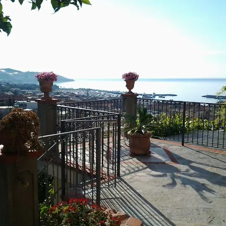 招待所 La Casa Del Sole 3*