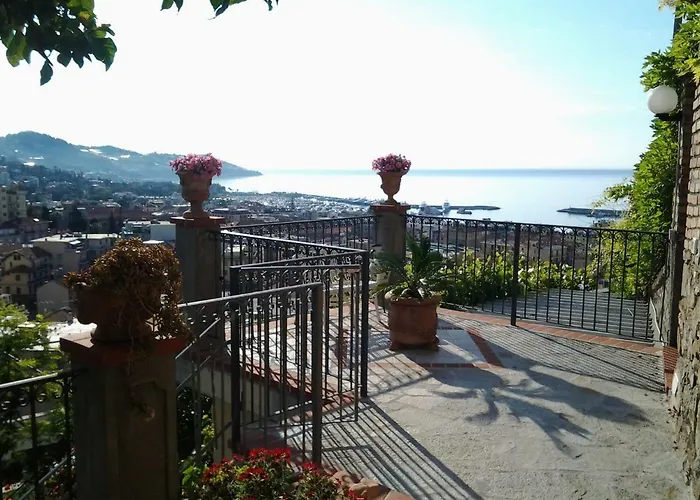 招待所 La Casa Del Sole 3*